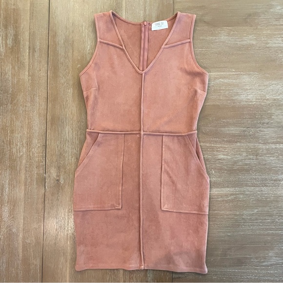 Pink Velvet Dress - Picture 2 of 4